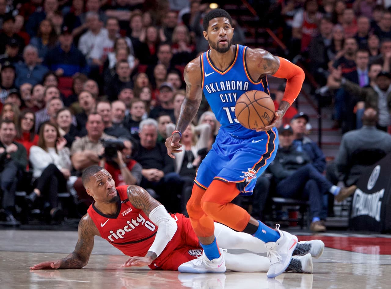 Paul George (derecha) y Russell Westbrook fueron los máximos anotadores de la noche por el Thunder con 37 y 31 puntos, respectivamente.