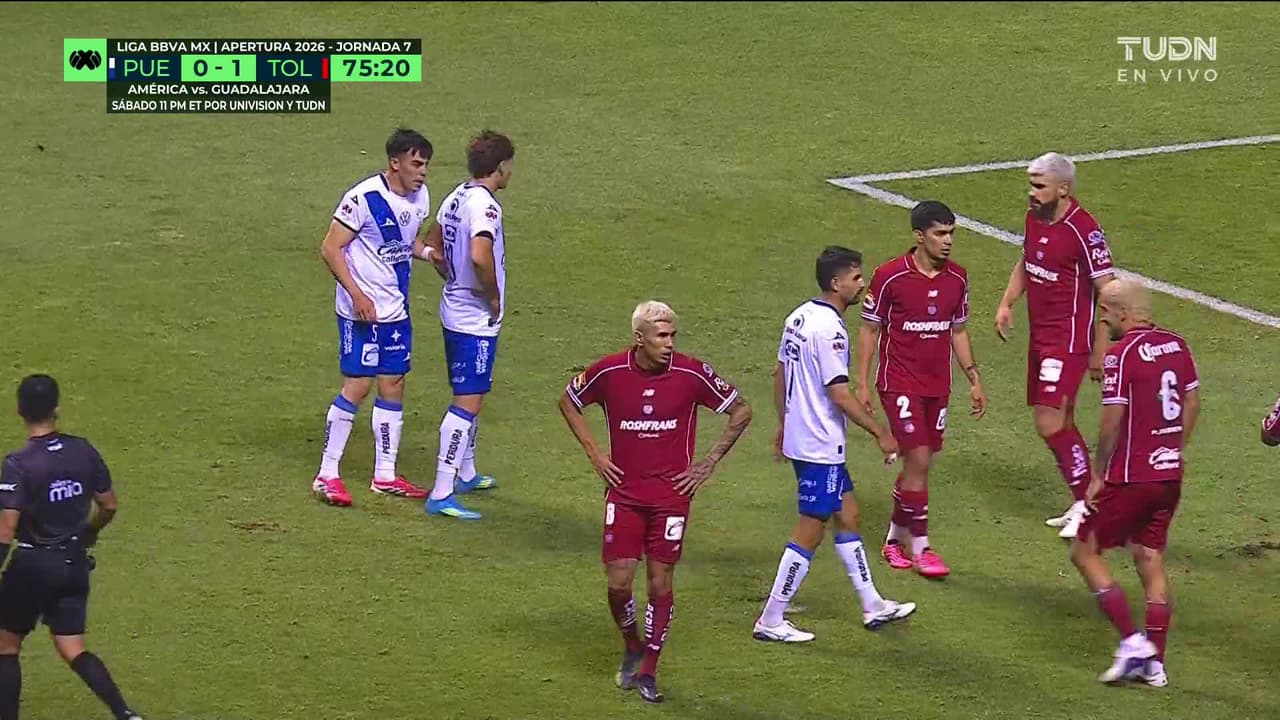 ¡TIRO ATAJADO! disparo por Juan Vargas.
