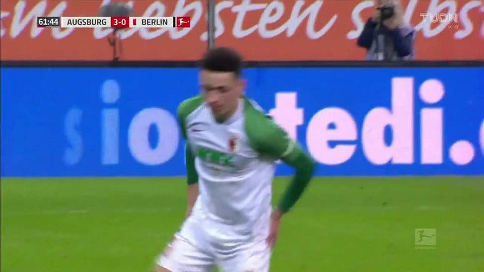 Tiro desviado de Ruben Vargas