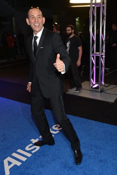 Don Garber, Presidente de la MLS, en actitud muy deportiva, apropiada para la ocasión.