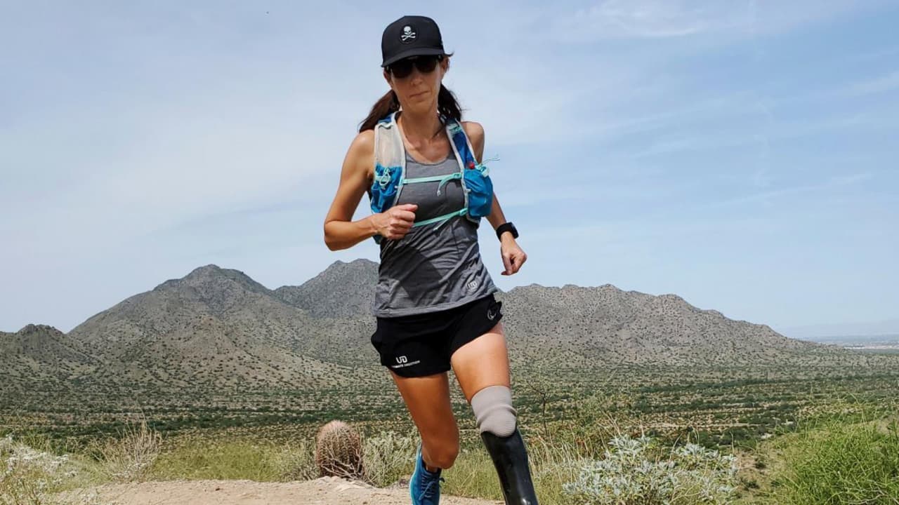¡De pelicula! Atleta con prótesis corre 102 maratones en 102 días