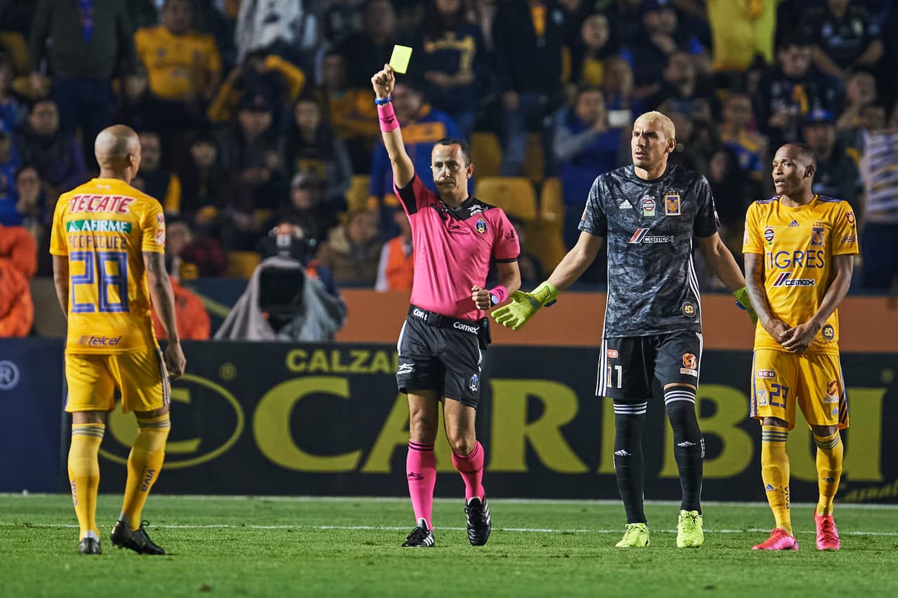 Nahuel Guzmán explota contra el VAR por un penal en contra