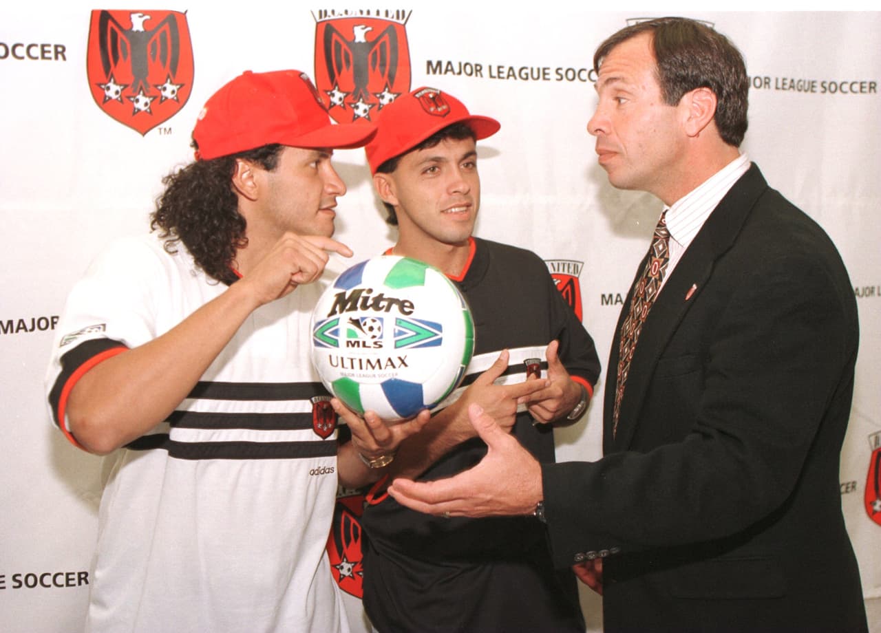 El lunes se cumplirán 24 años del primer partido de Major League Soccer. A propósito de esa fecha tan señalada, te invitamos a recordar las camisetas que los clubes norteamericanos lucieron en ese momento.