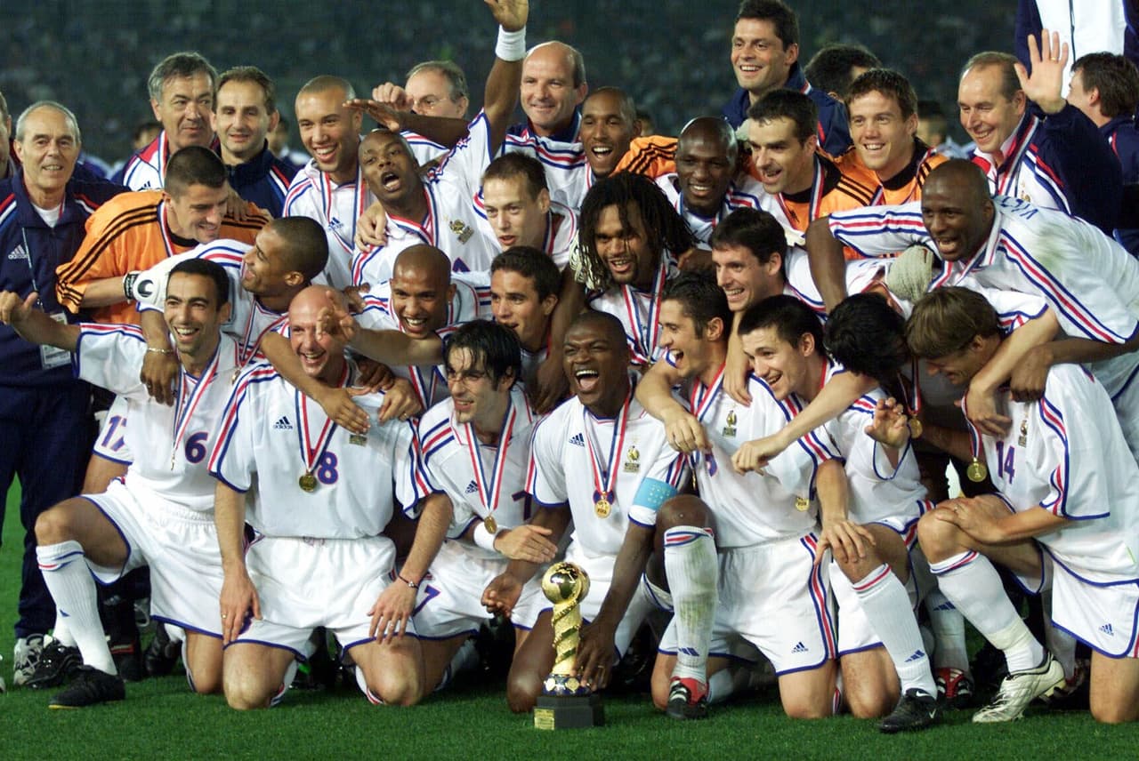 Francia sacó a relucir sus pergaminos como campeón del mundo en 1998 con el título de la Copa Confederaciones en 2001. Fue el primero en tener ambos trofeos al mismo tiempo.