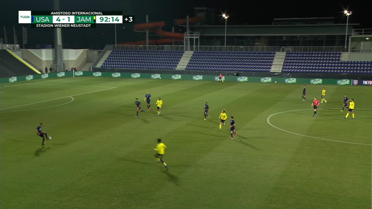 ¡TIRO ATAJADO! disparo por Theoson Jordan Siebatcheu.