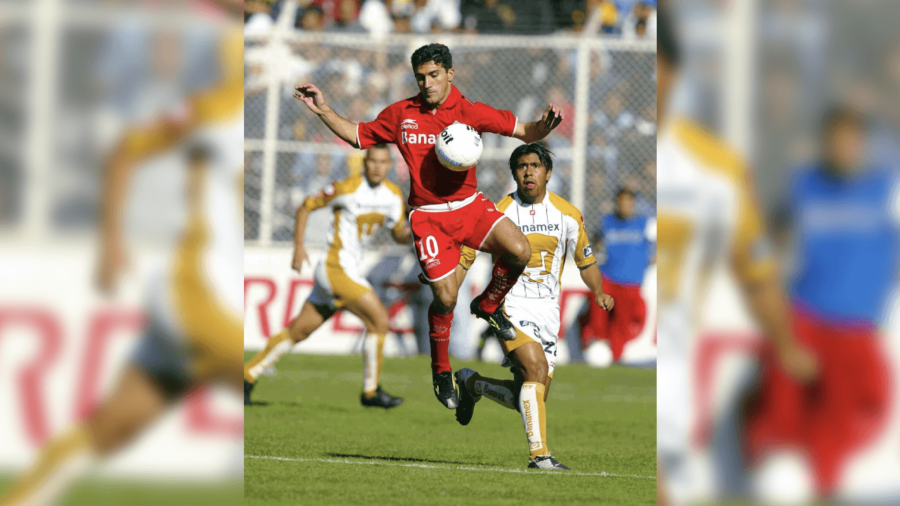 <b>8.- Técnica envidiable</b>
<br>- La técnica individual que tenía el brasileño era indiscutible. Podía recepcionar con cualquier parte del cuerpo y difícilmente se le escabullía el balón. Esto, a su vez, le permitía tener facilidad para elegir la siguiente jugada y hacer con el esférico lo que mejor sabía hacer, pasarlo y crear peligro. Además, era capaz de poner un pase con cualquier parte del cuerpo y eso lo convirtió en un futbolista indescifrable para los rivales.