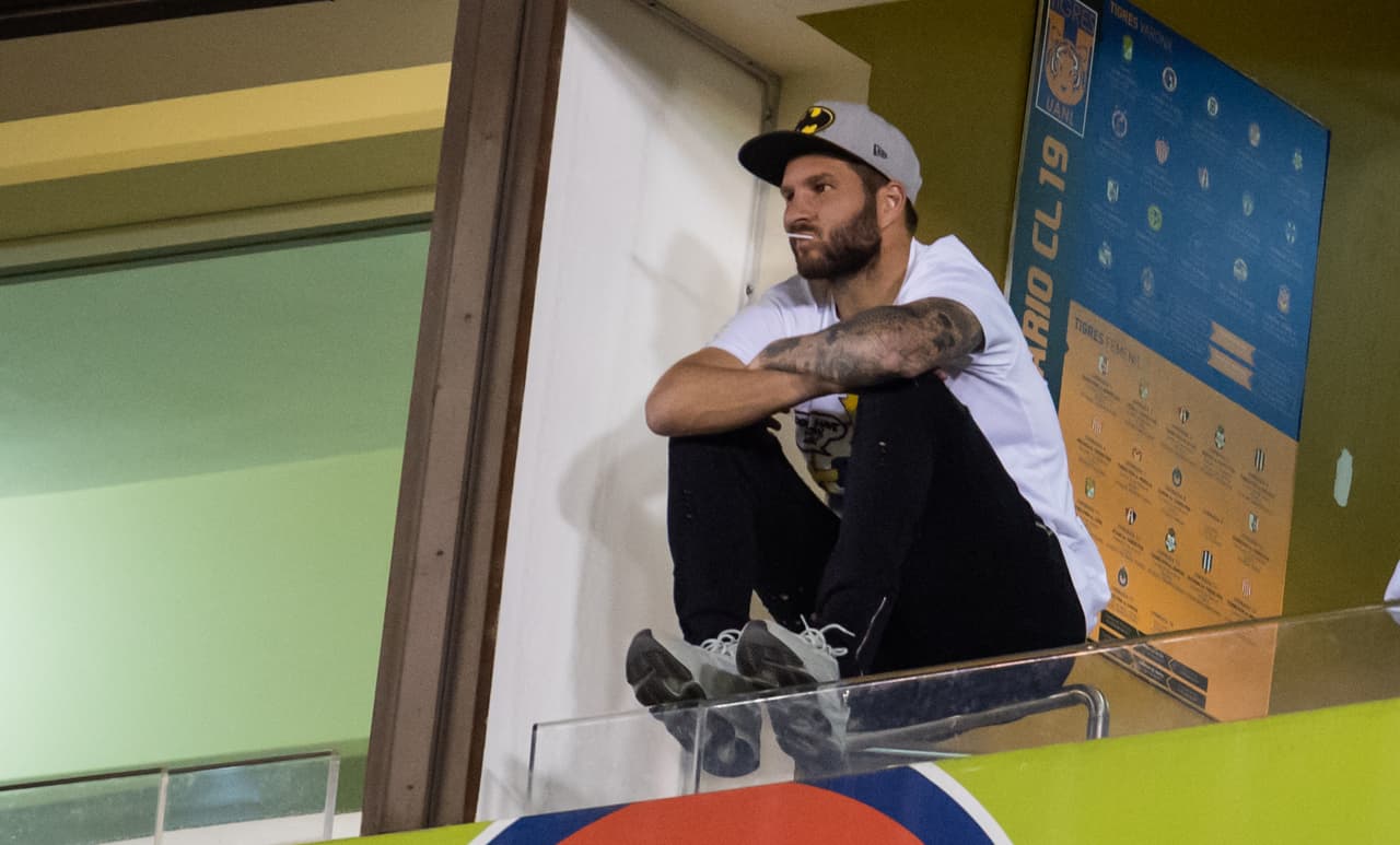 El francés Andre Pierre Gignac disfrutó como un espectador más el buen juego de sus compañeros, a la espera de recuperarse para unirse a ese combo ganador.