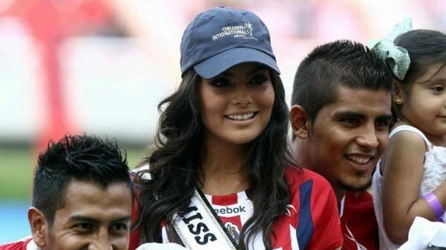 Siguiendo con las reinas de belleza, está la Miss Universo Ximena Navarrete, oriunda de Guadalajara y rojiblanca.