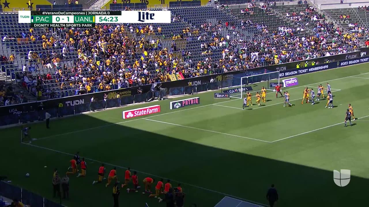 ¡TIRO ATAJADO! disparo por Jesús Hernández.