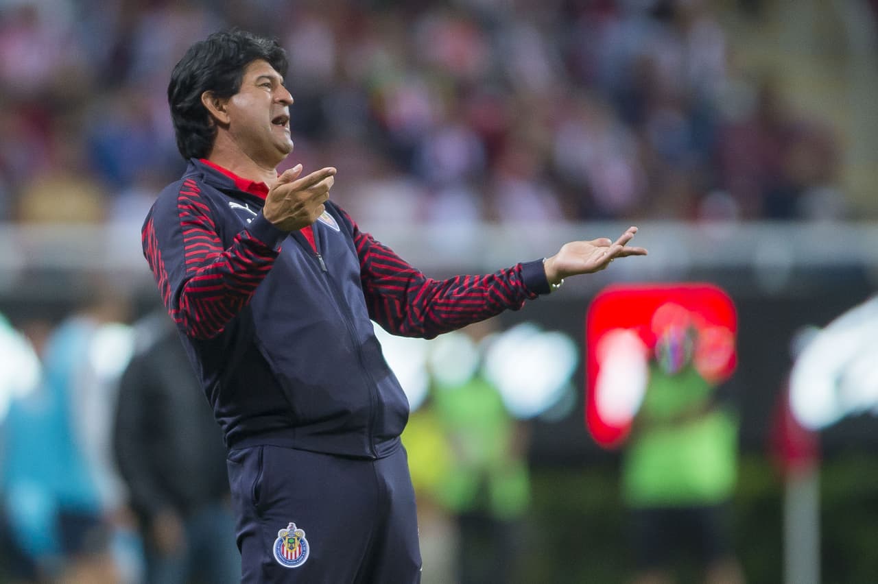 A lo 7 minutos, cuando parecía que Chivas empataba por conducto de Alan Pulido, el gol del equipo de casa fue anulado correctamente por posición fuera de juego. Cardozo se enojaba.