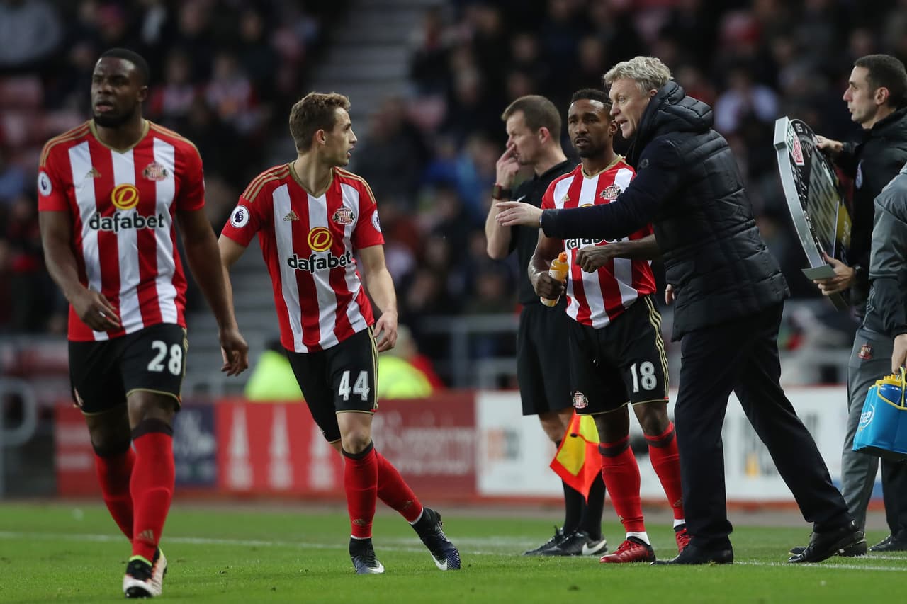 Así que en la temporada 2016-2017 fue cedido al Sunderland, donde se reencontró con David Moyes, quien le había dado sus primeras oportunidades en el United.