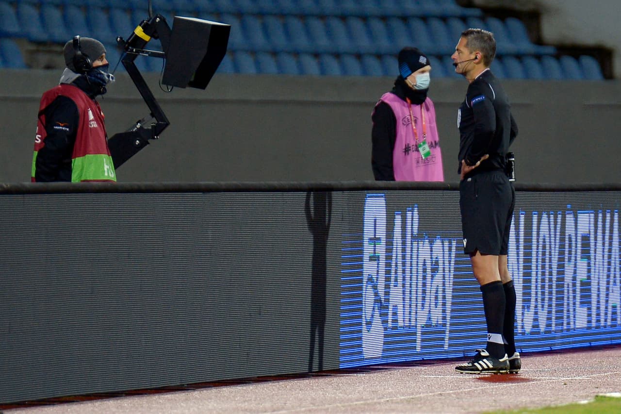 UEFA pretende evitar errores en el uso del VAR para la Eurocopa