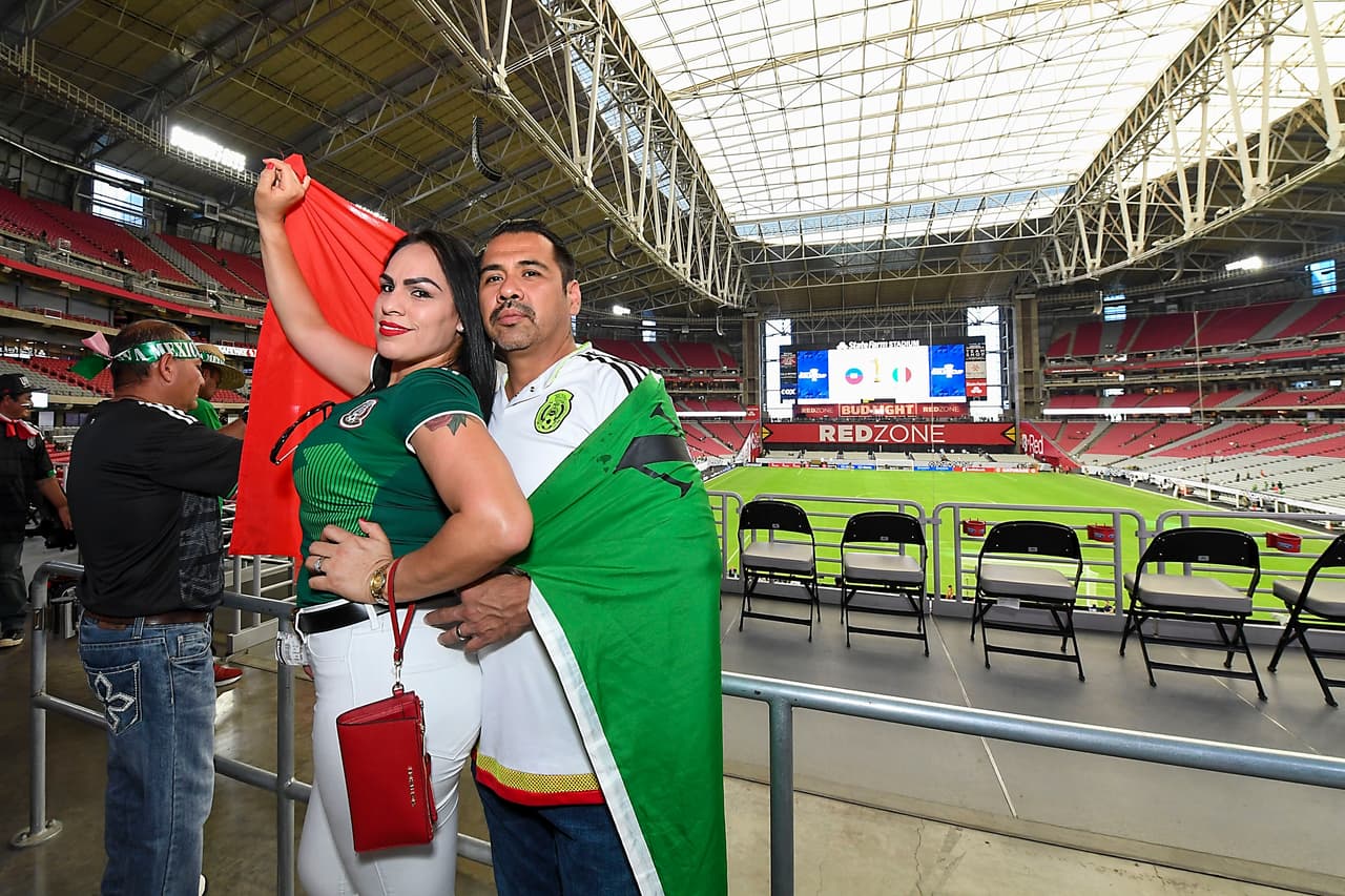 Los aficionados a la Selección Mexicana en Estados Unidos se distinguen por su lealtad, su pasión y su creatividad para mostrar su cariño al Tri. Estos son algunos de los que consideramos verdaderos aficionados, esos que contagian con su entusiasmo y ganas de apoyar. Nuestro reconocimiento para todos ellos.