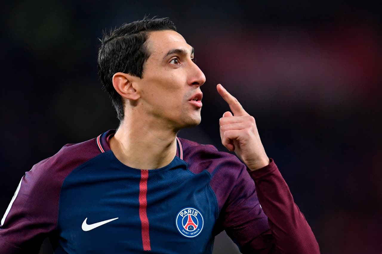 Cuando el partido apenas comenzaba, en el minuto 4, el rosarino se iventó un golazo de media distancia para abrir el marcador.