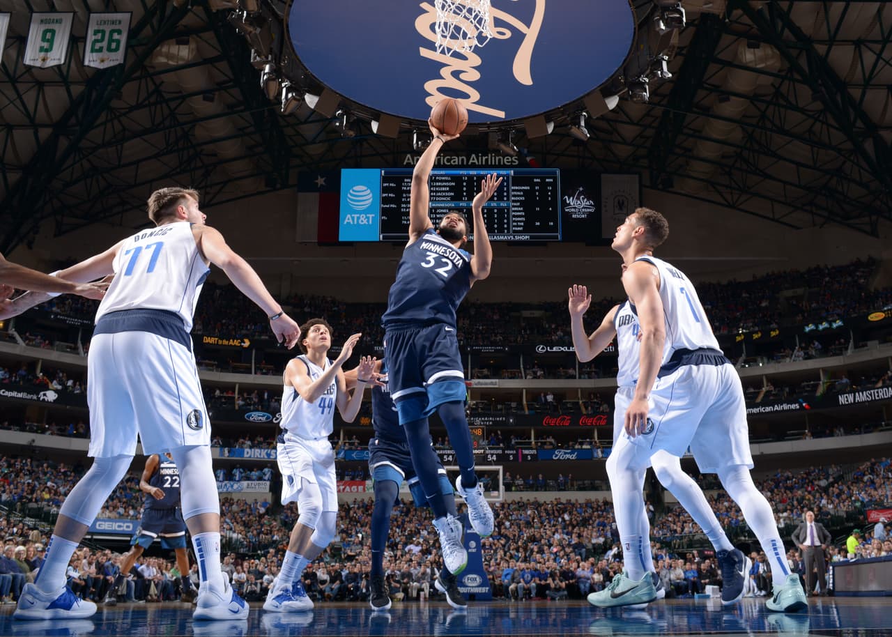 Timberwolves 110-108 Mavericks: Karl-Anthony Towns brilló para Minnesota en este triunfo con 28 puntos. En el American Airlines Center de Dallas, en un duelo sin importancia para los playoffs, los Wolves se recuperaron de sus últimas dos derrotas.