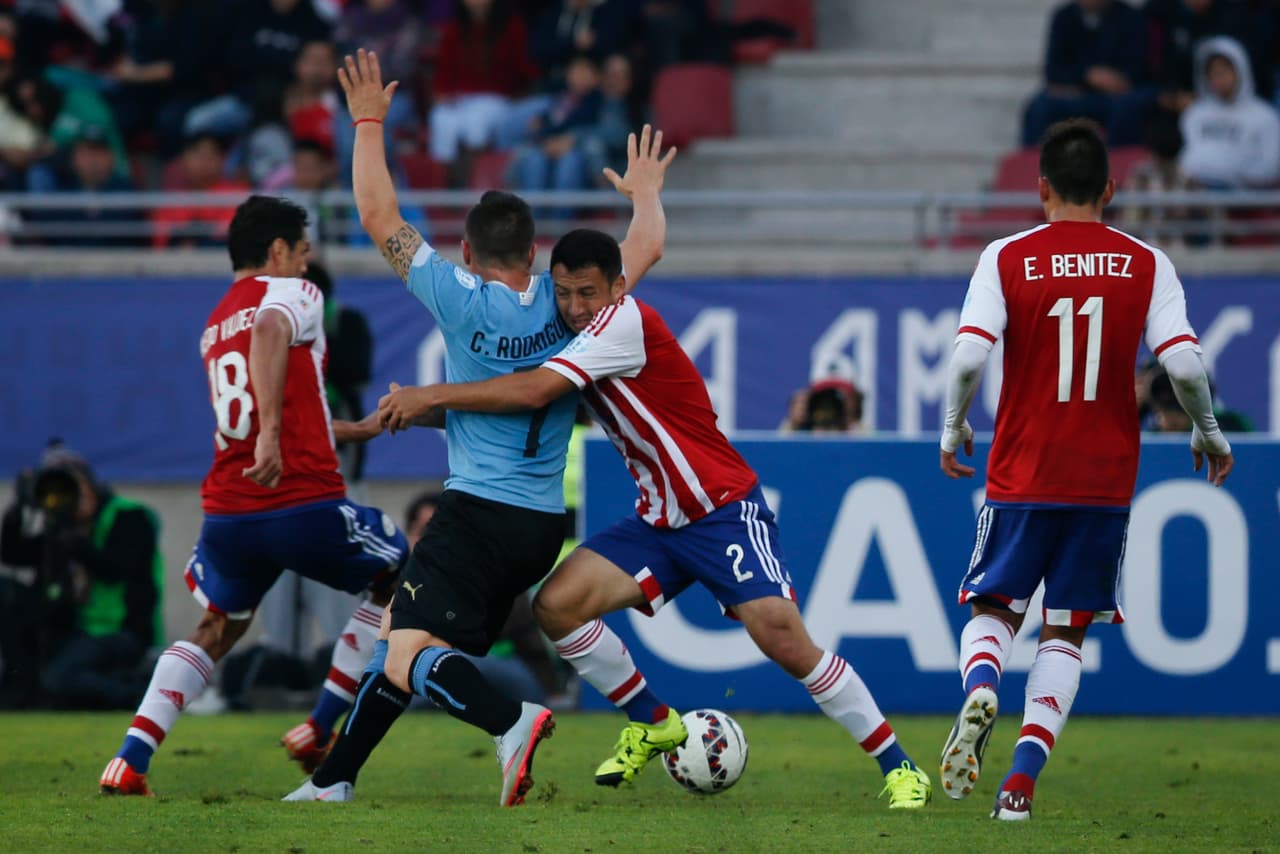 El juego de contacto era notorio en dos selecciones que juegan como guerreros.