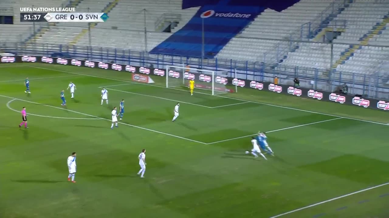 ¡TIRO ATAJADO! disparo por Josip Ilicic.