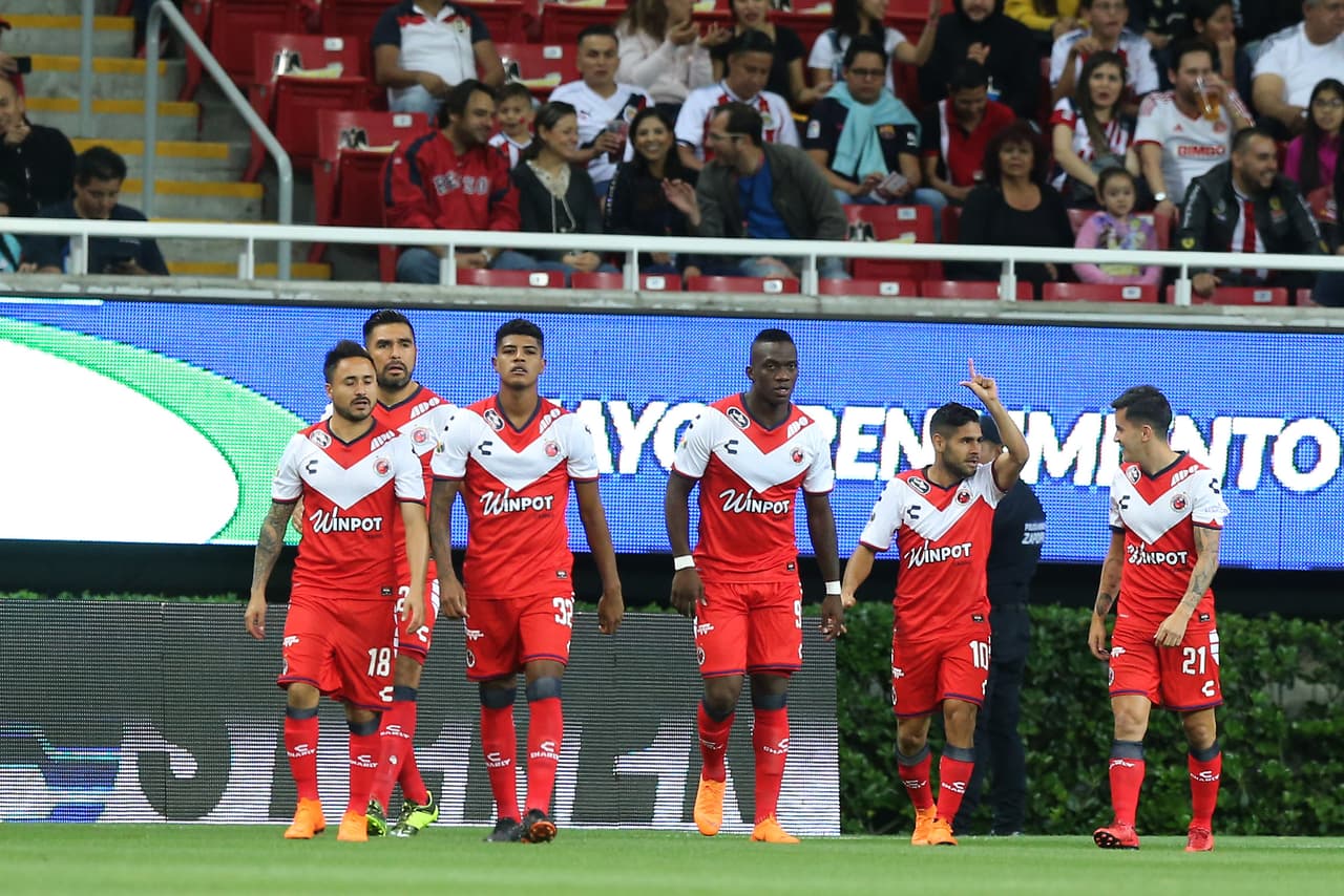 La lucha por no descender le ha servido a 
<b>Veracruz </b>para mantenerse también con vida en la Liga MX. A pesar de que suma solo 18 puntos, aún puede avanzar su gana sus dos juegos (Toluca y Cruz Azul) y algunos de sus rivales ceden puntos.