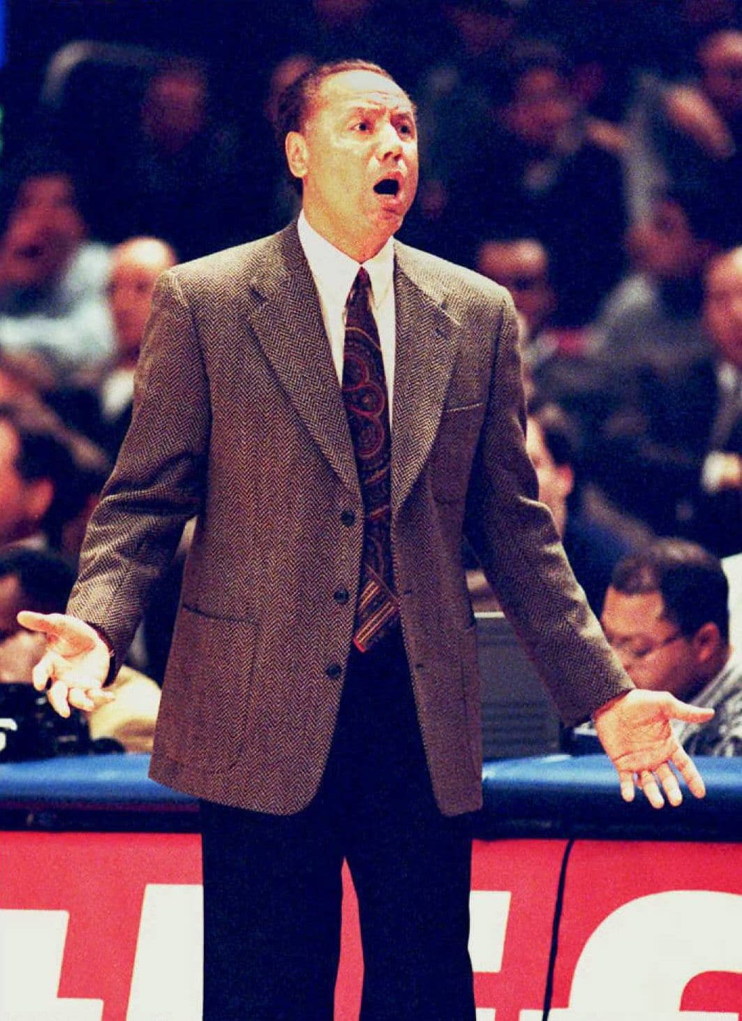 Como basquetbolista, Lenny Wilkens jugó durante 15 años con equipos como St. Louis Hawks, SuperSonics, Cleveland Cavaliers y Portland Trail Blazers. Pero sin duda su legado más palpable lo logró a lo largo de las 32 temporadas que desempeñó como entrenador.