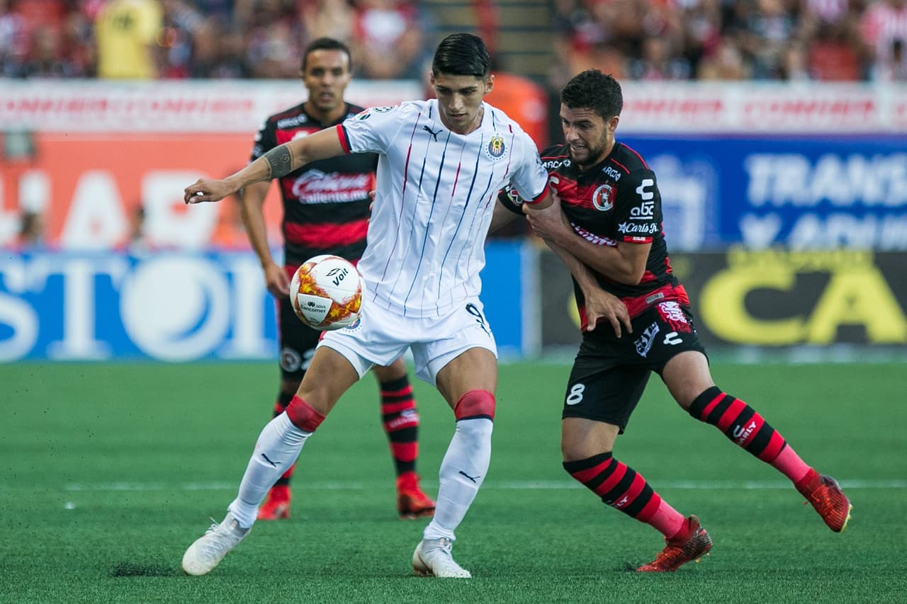 La marca que ejerció Xolos impidió que Chivas pudiera concretar durante el primer tiempo.