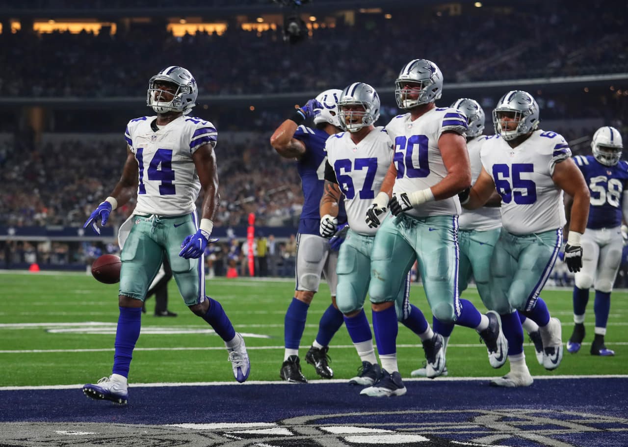 El equipo de la estrella solitaria festeja una de las anotaciones con las que se llevó el triunfo.