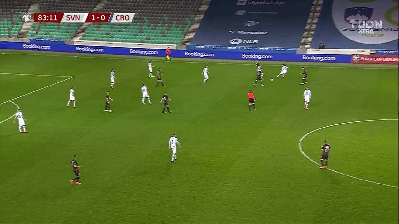 ¡TIRO ATAJADO! disparo por Ivan Perisic.