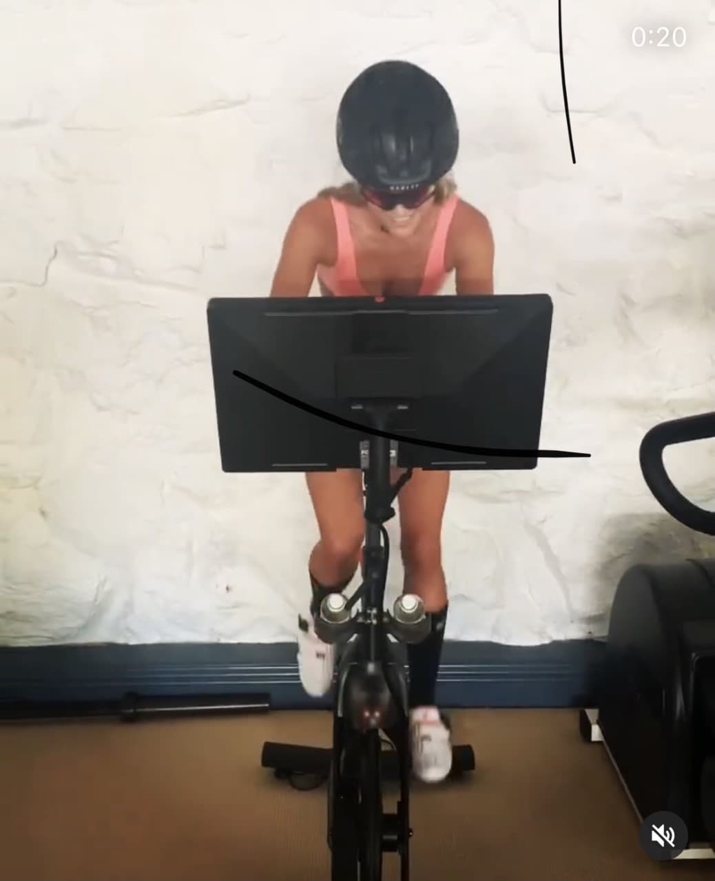 La modelo que también ha aparecido en la pantalla grande es conocida por su afición por el deporte.