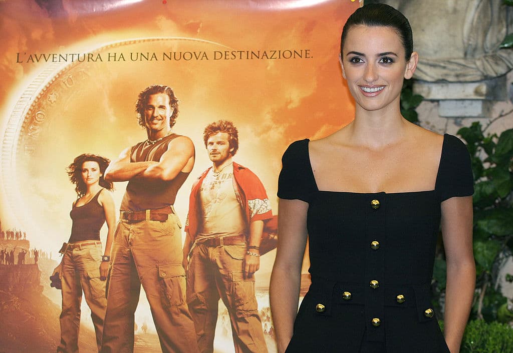 La película protagonizada por Penélope Cruz y Mathew McConaughey fue un éxito, un bombazo en taquilla, pero a su autor no le gustó mucho. Intentó demandar al director Philip Anschutz.