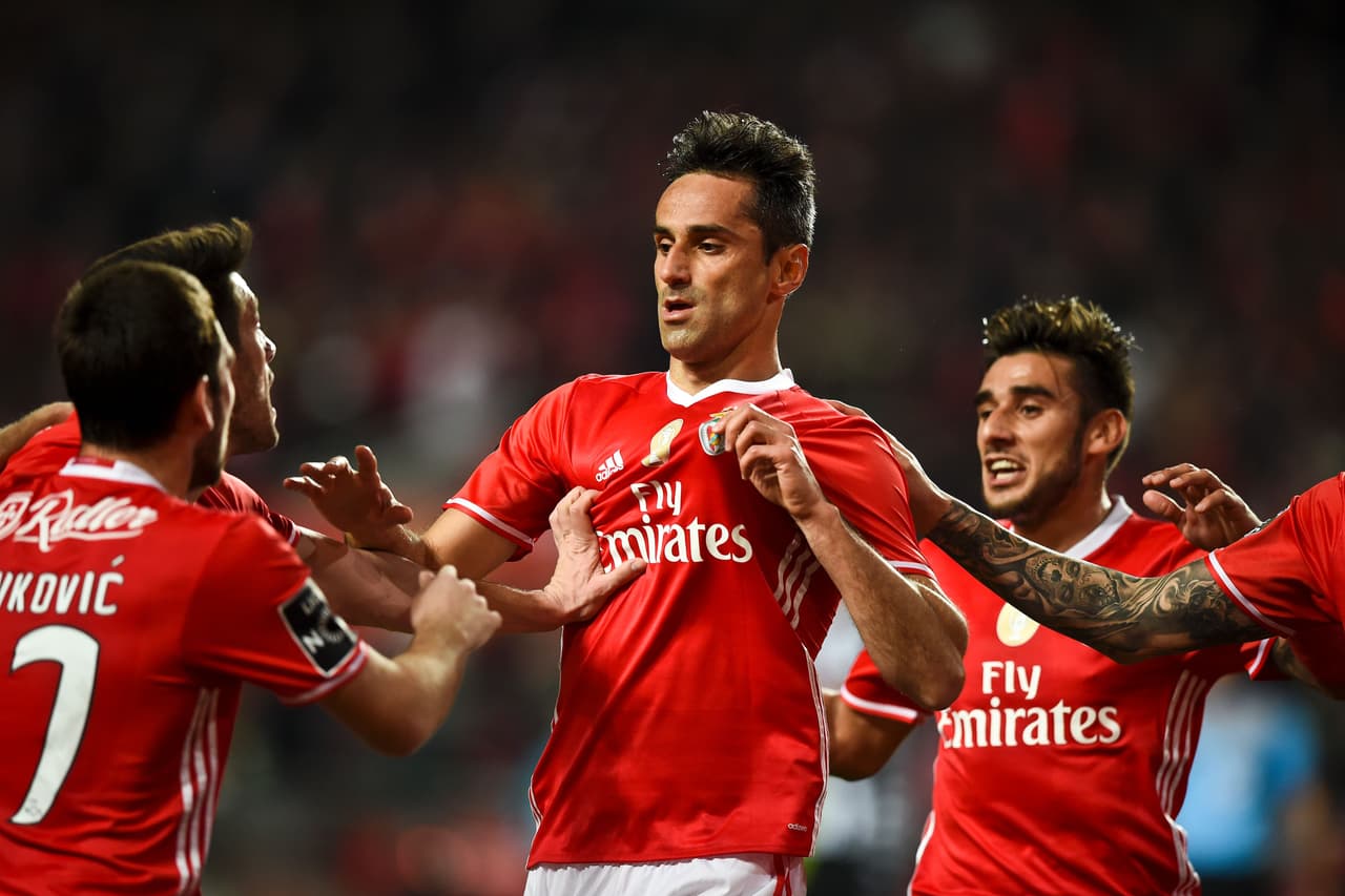 Benfica venció 3-0 al Nacional de Madeira.