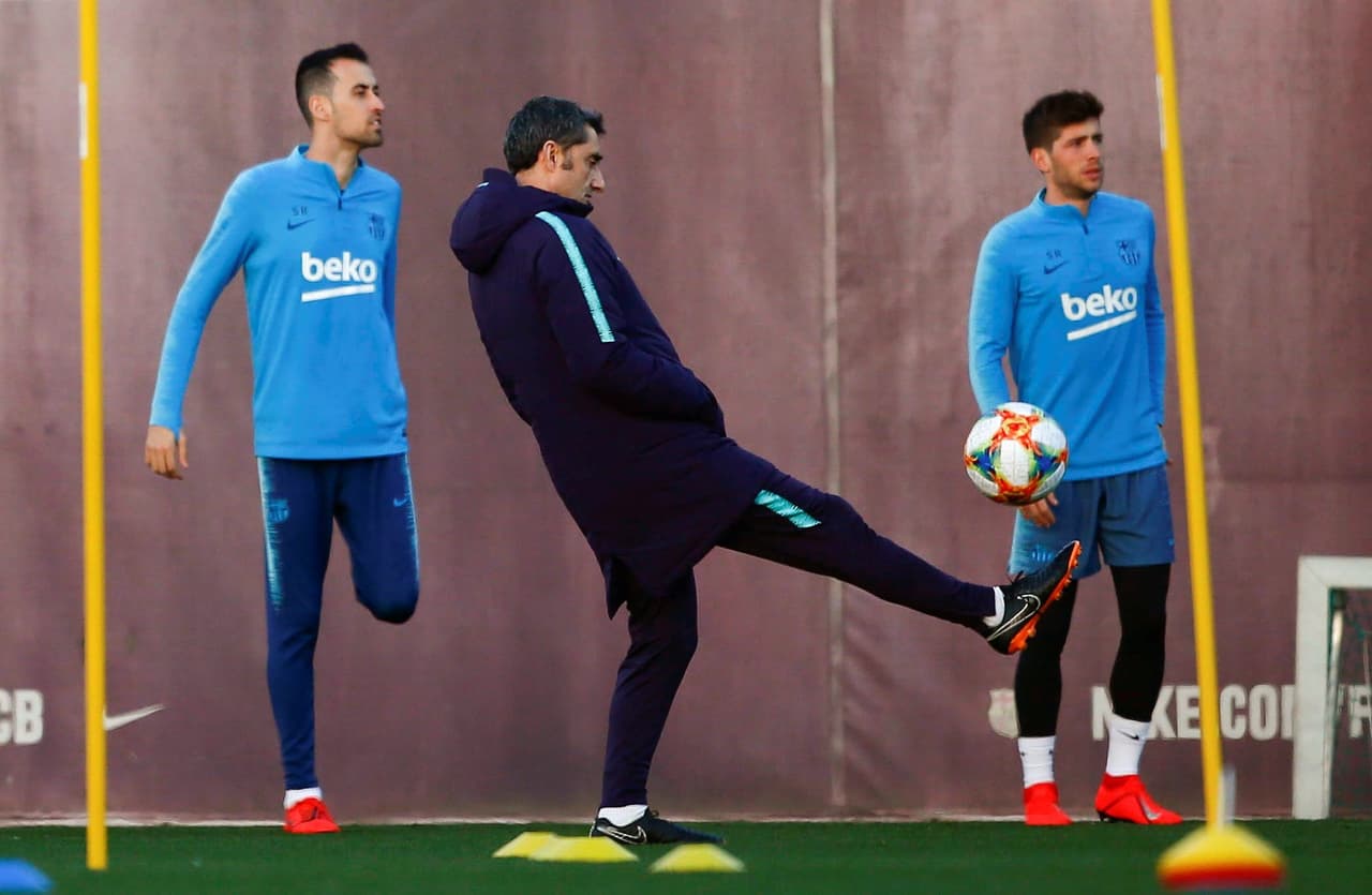 Barcelona debe empatar por dos goles o ganar en su visita a Real Madrid en el estadio Santiago Bernabéu si quiere pasar a la Final de la Copa del Rey, pero eso no le quitó la alegría al plantel en su última práctica antes del juego.