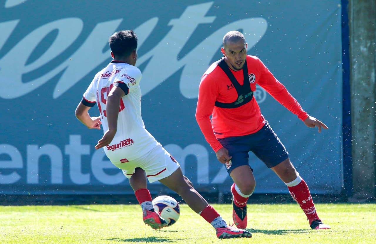 Toluca improvisa partido tras cancelación contra Puebla