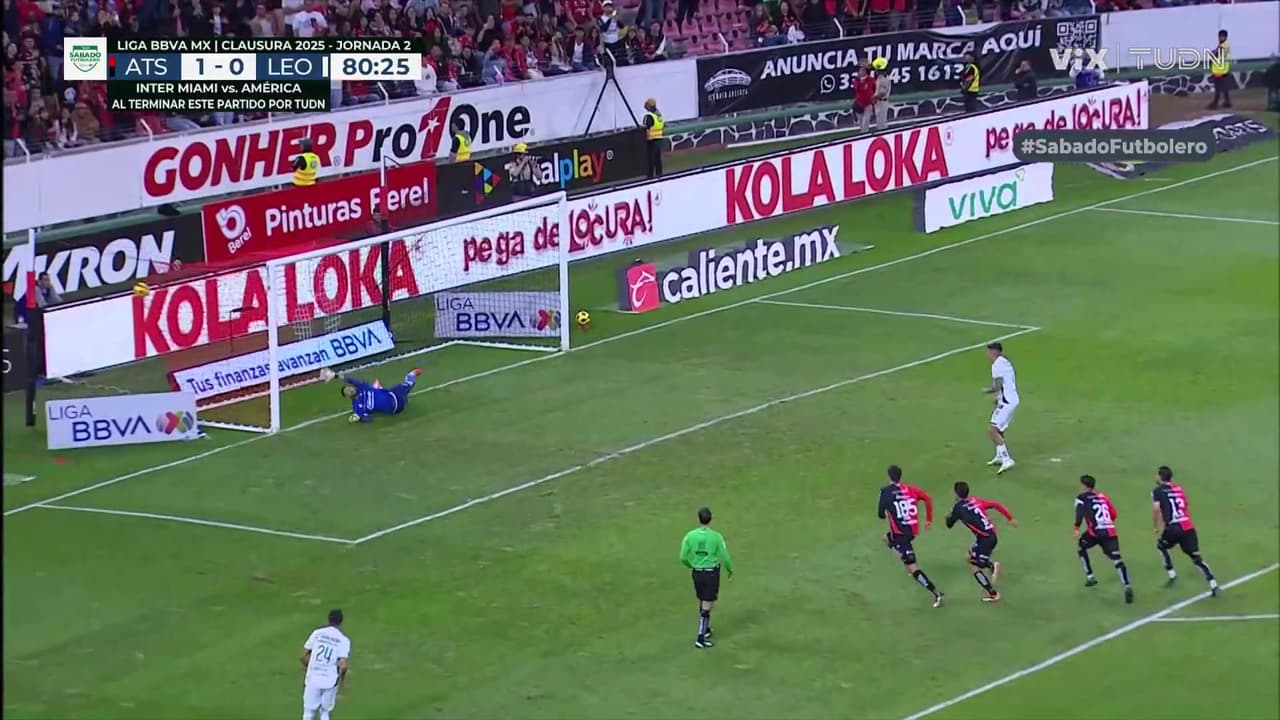 ¡Adonis Frías marca el gol del empate desde el punto penal!
