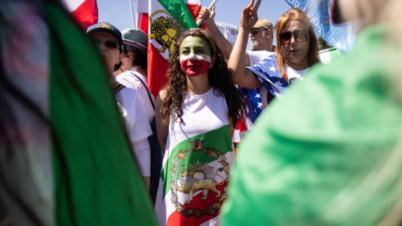 Afición de Irán protesta contra su selección previo al duelo ante Nueva Zelanda