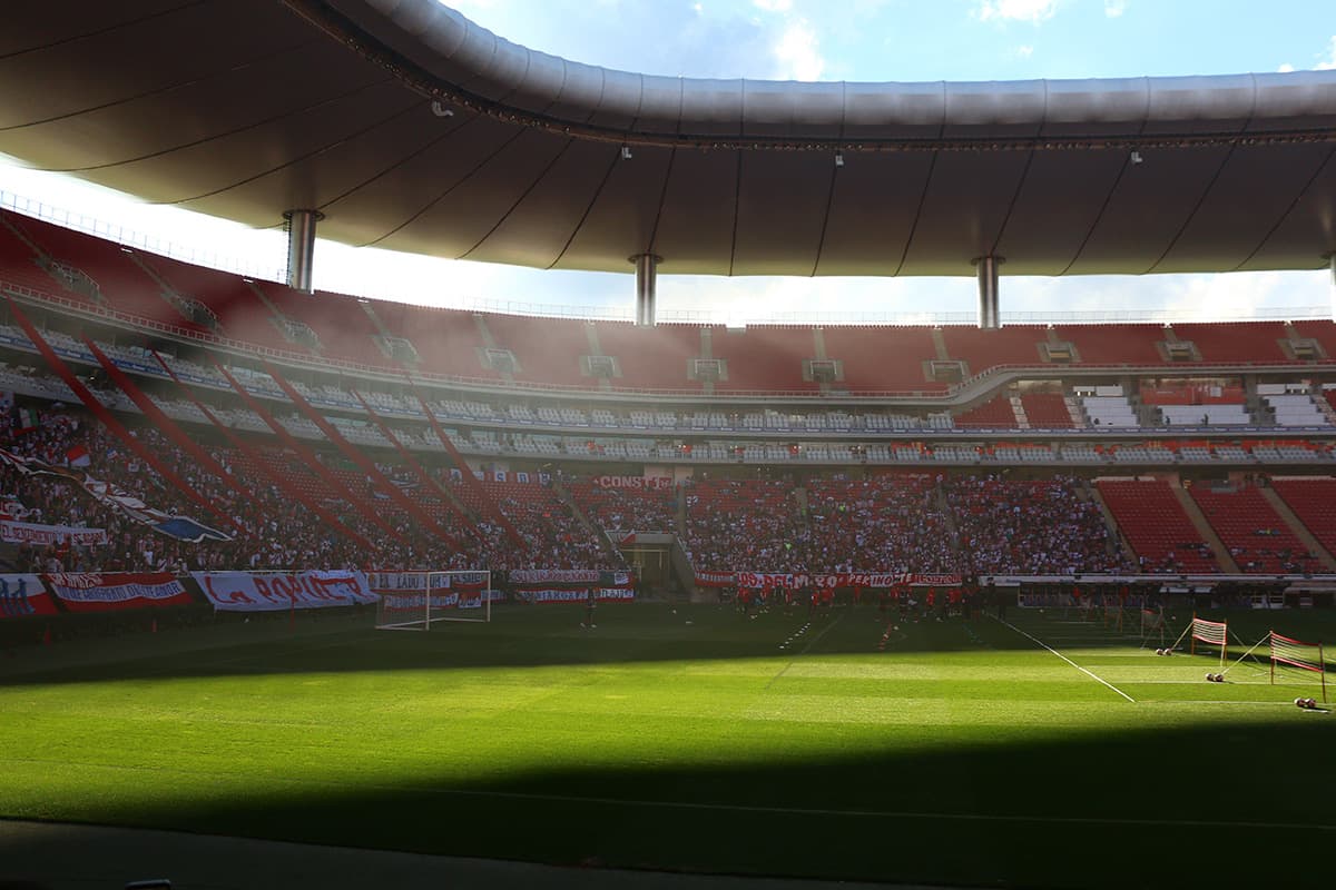 Aproximadamente 2 mil espectadores acudieron a la cita para despedir al Rebaño antes de su viaje a Emiratos Árabes.