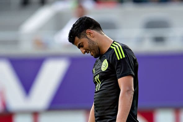 6 Carlos Vela apenas contó con pocos balones para demostrar su habilidad por la banda izquierda. Lo cierto es que tuvo nulas chances a la ofensiva sin medio campo, salió tras los primeros 45 minutos.
