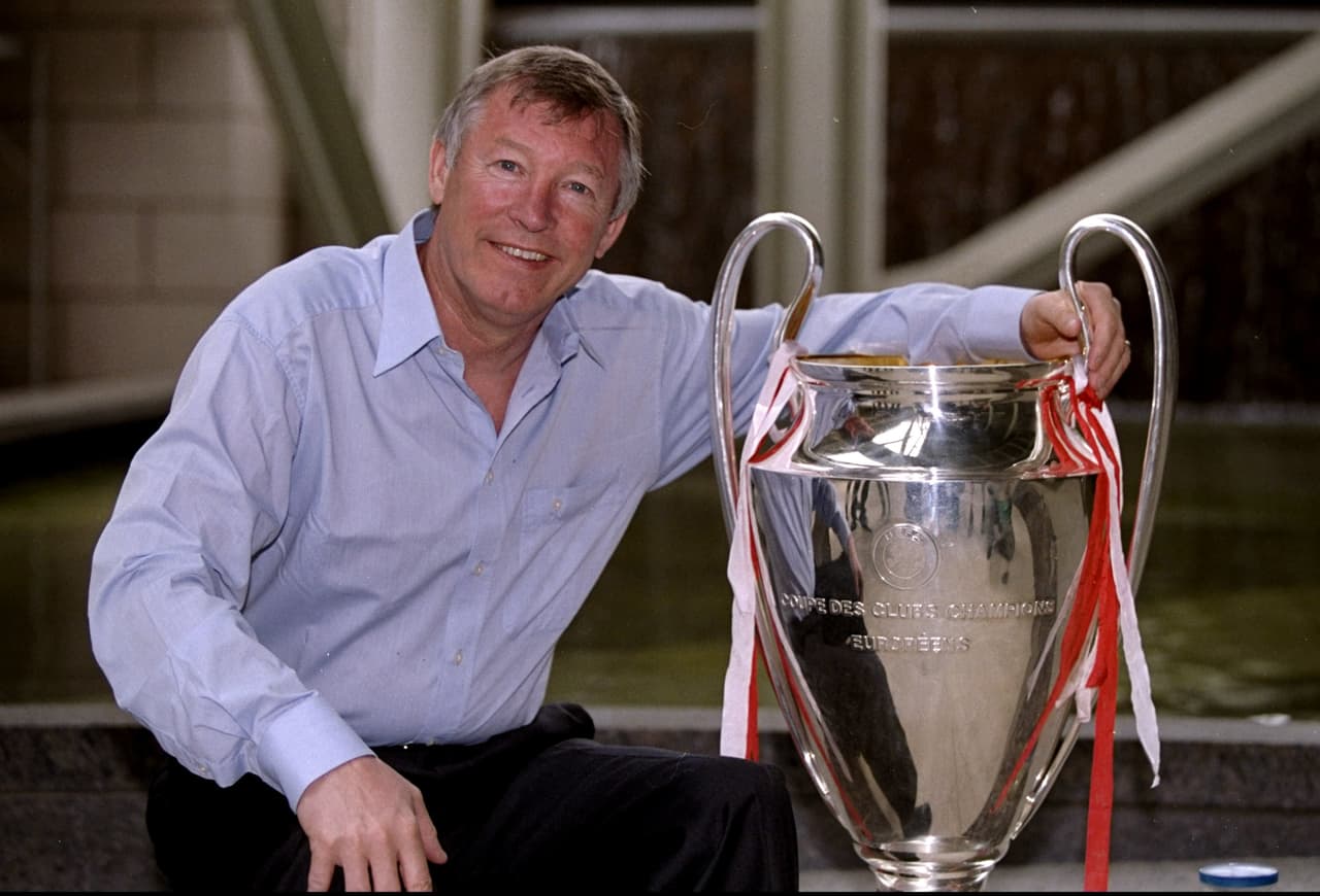Sir Alex Ferguson le dio brillo al fútbol inglés con Manchester United, al que llevó en 1999 al triplete (Copa, Liga y Champions), de la mano de un grupo de jugadores conocidos como la 'clase del 92'.