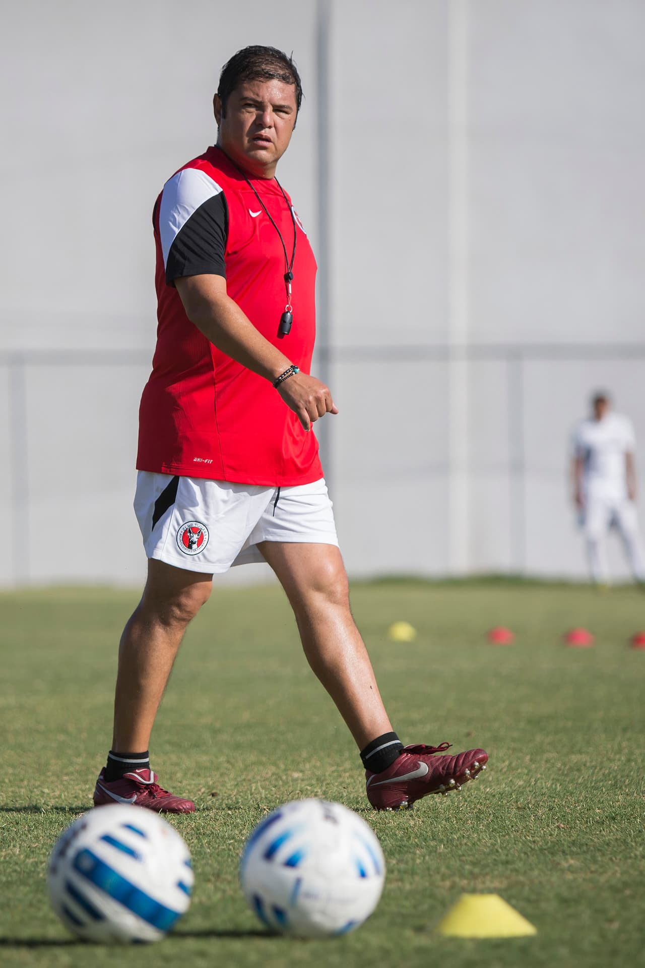 ¡Le reclamaban en el estadio! Guzmán y su hijo "desconocido"