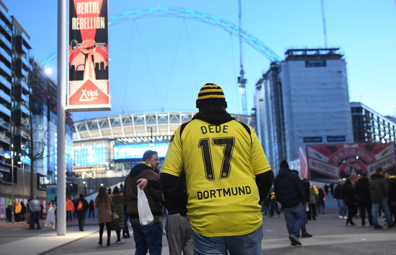 Los octavos de final de la UEFA Champions League llegaron este miércoles hasta Londres, al Estadio de Wembley, para vivir el duelo entre el Tottenham Hotspur y Borussia Dortmund. Miles de aficionados llegaron hasta el histórico recinto esperando no solo la victoria de su equipo, sino una tarde memorable de fútbol europeo.