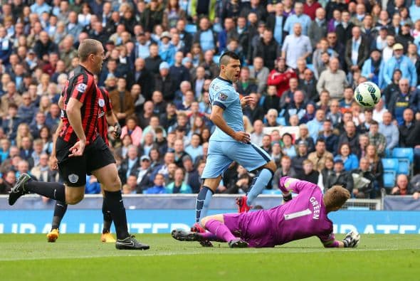 En una gran jugada colectiva el 'Kun' firmaría el gol con una buena definición.,