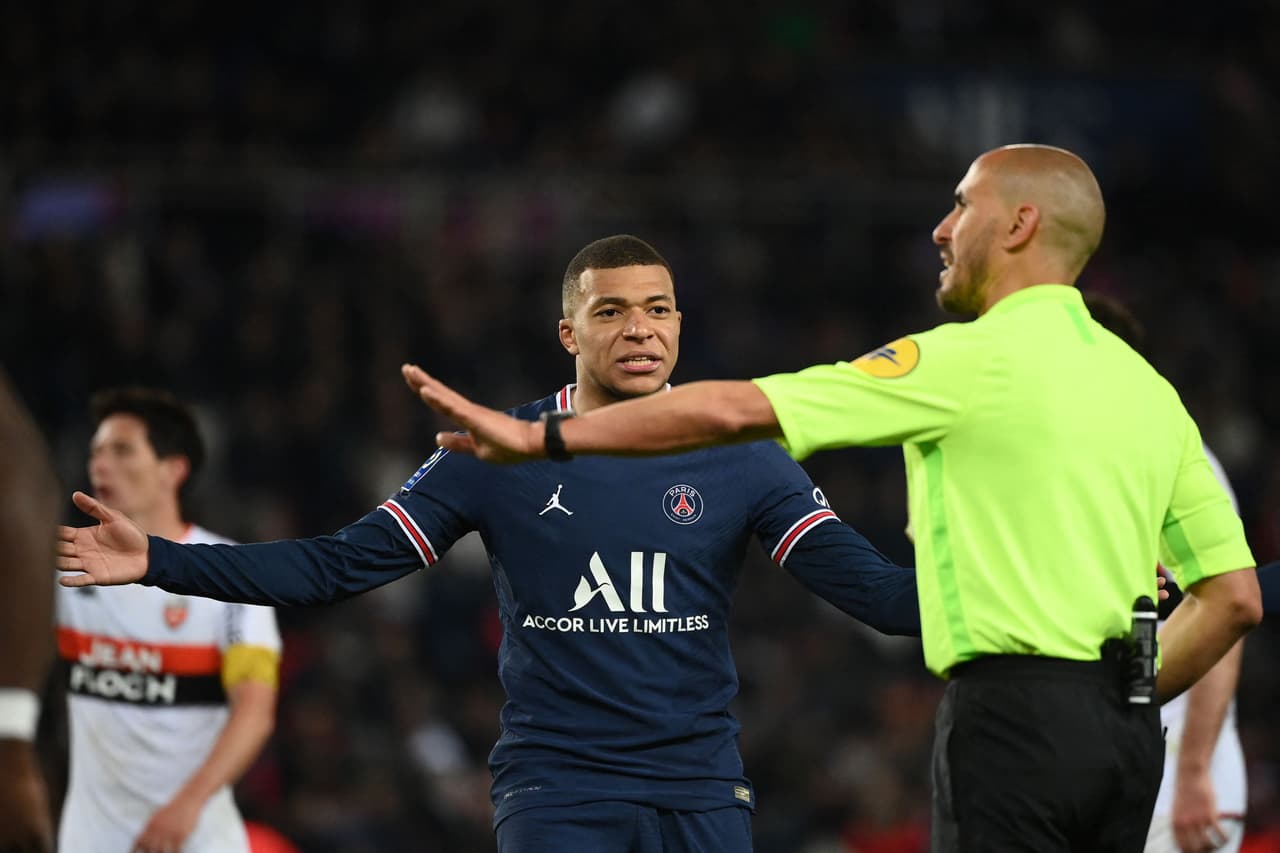 El PSG goleó al Lorient gracias a los dobletes de Neymar y Mbappé, así como otro tanto de Messi.