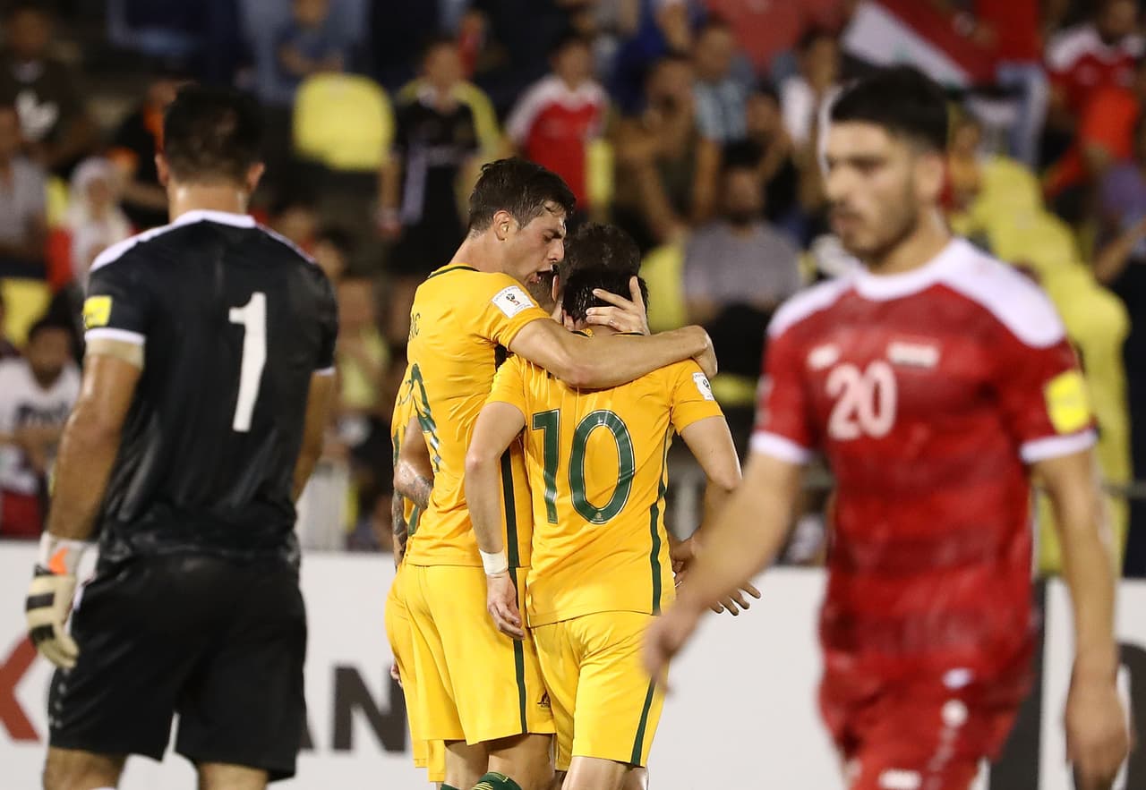 El golpe visitante llegó al minuto 40 con el gol de Robbie Kruse que le dio la ventaja a los australianos.