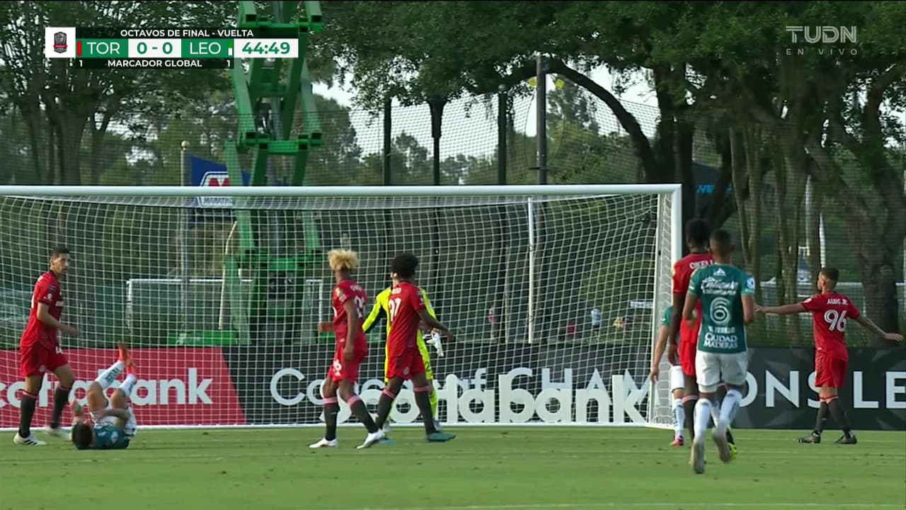 ¡TIRO ATAJADO! disparo por Víctor Dávila.