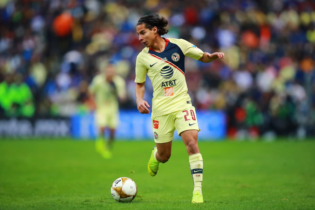 La posibilidad de que Diego Lainez pase a Europa sigue siendo fuerte, especialmente al Ajax de Holanda ¿Se concretará en los próximos días?