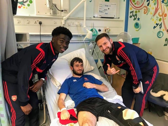 La plantilla Gunner llevó regalos, alegrías y mucha diversión a un grupo de personas del norte de Londres.