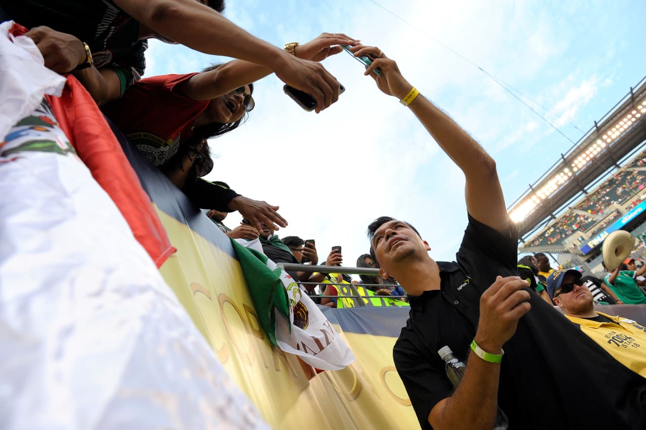 Con un estadio a reventar en Filadelfia, el Lincoln Financial Field está repleto de una energía sin precedentes para la batalla por la Copa Oro entre México y Jamaica.