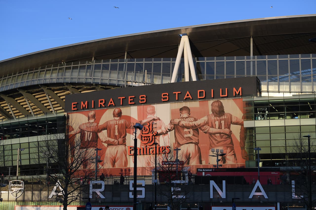 Con la idea de lograr remontar en su casa, miles de aficionados del Arsenal llegaron este jueves hasta el Emirates Stadium para vivir de primera mano la vuelta de los dieciseisavos de final entre su equipo y el BATE Borisov, quien gana la serie por 1-0.