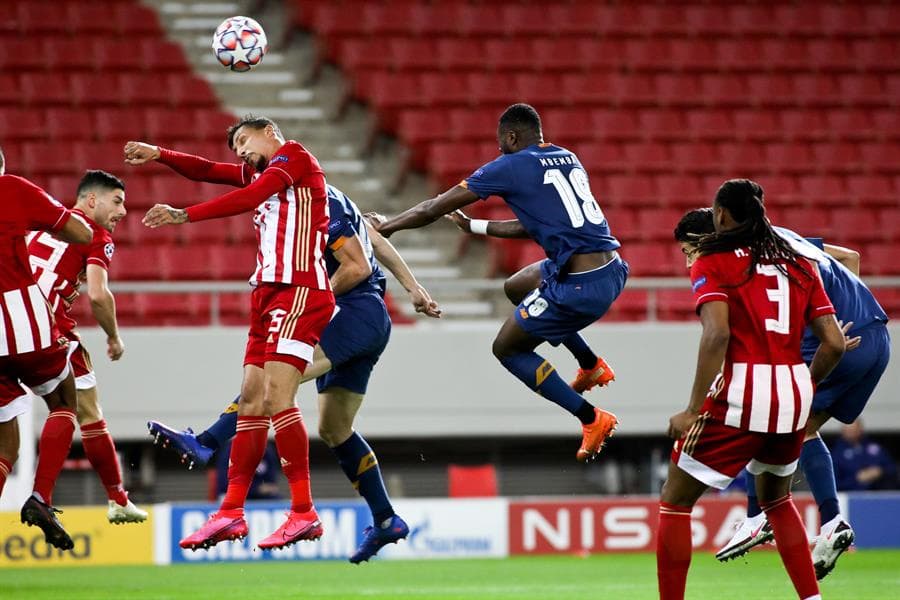 El Porto sella su victoria ante el Olympiacos con dos goles y gana su boleto a la siguiente fase. Los tantos corrieron a cargo de Otavio al minuto 10, seguido de Mateus Uribe al 77 en la última jornada de la UEFA Champions League.