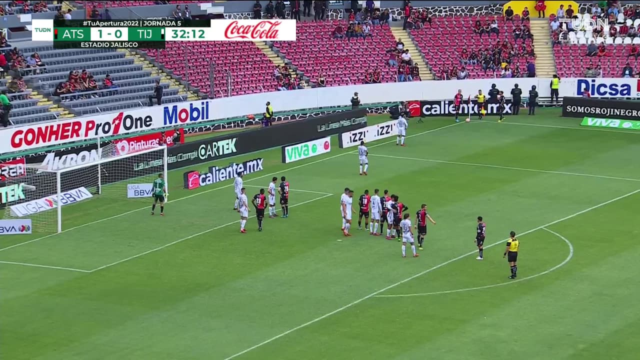 ¡TIRO ATAJADO! disparo por Luis Reyes.