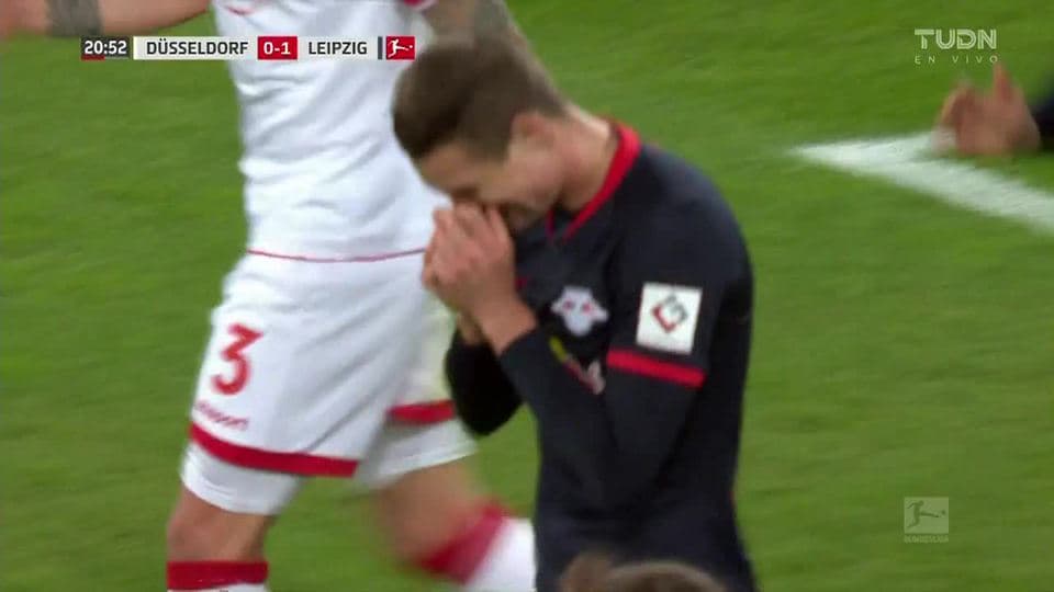 Tiro desviado de Stefan Ilsanker