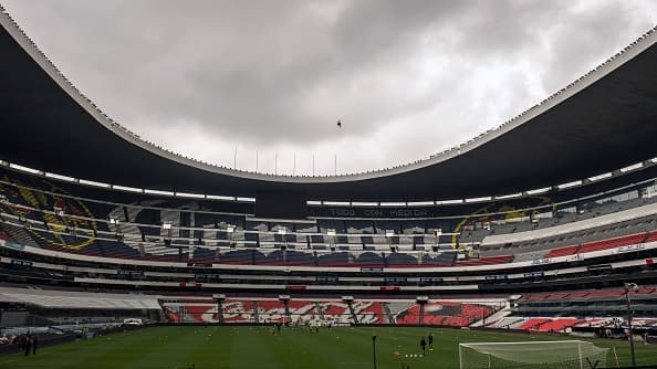 Mexico's national football team holds a training session at the Azteca stadium in Mexico City on September 5, 2016 on the eve of their Russia 2018 World Cup football qualifier match against Honduras. / AFP / OMAR TORRES (Photo credit should read OMAR TORRES/AFP/Getty Images)